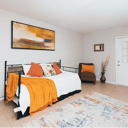 Enticing 1Br Apartment In The Heart Of The Heights Х'юстон Екстер'єр фото