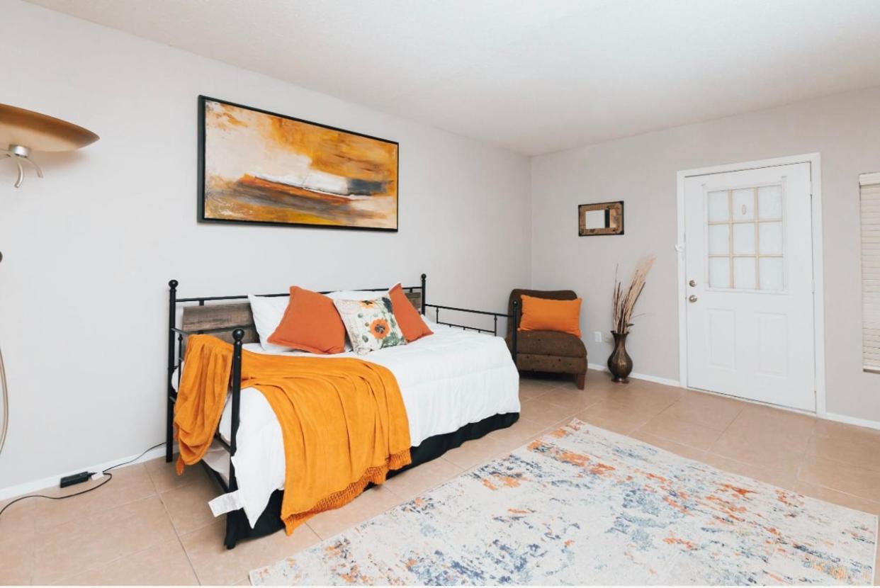 Enticing 1Br Apartment In The Heart Of The Heights Х'юстон Екстер'єр фото