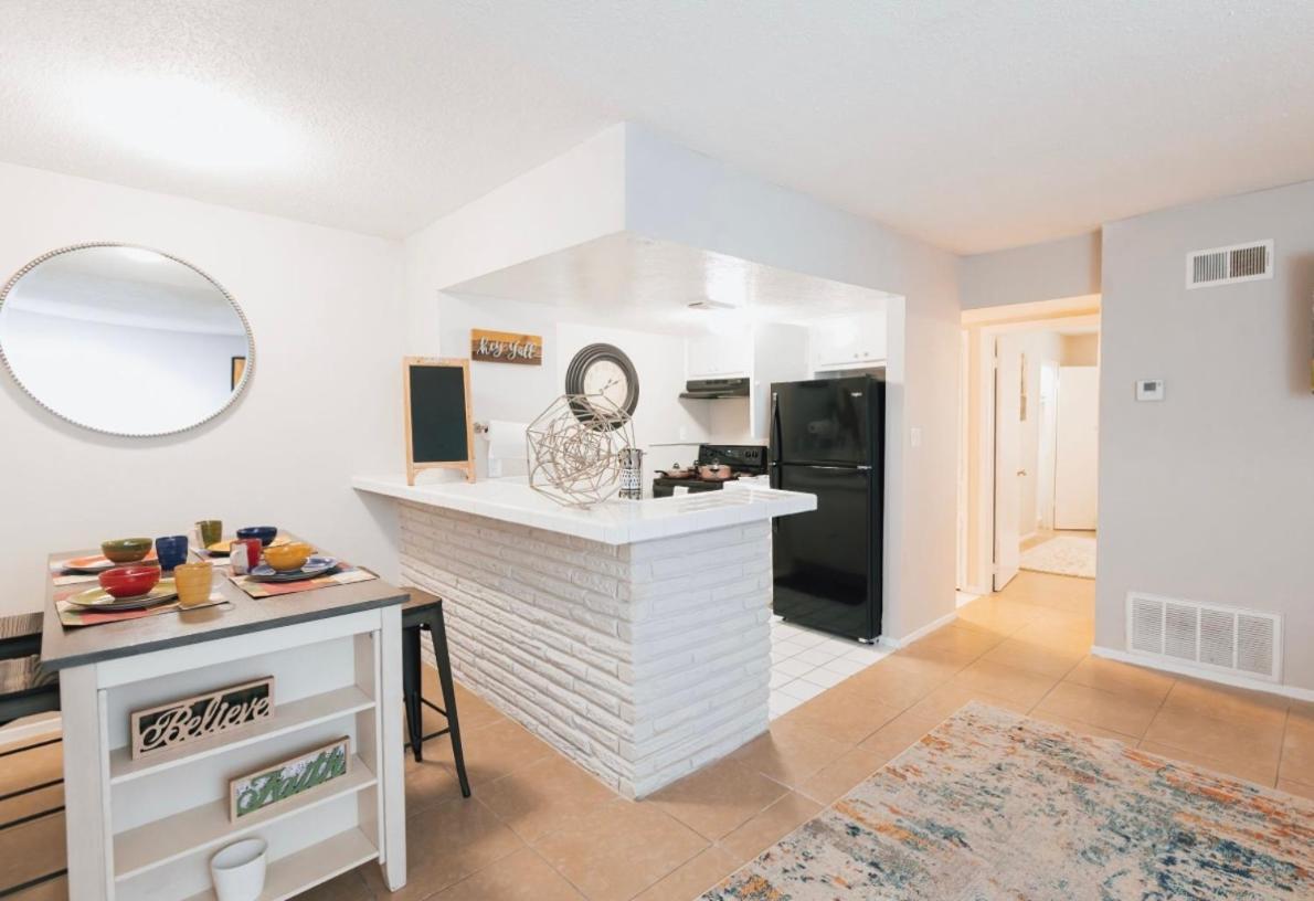 Enticing 1Br Apartment In The Heart Of The Heights Х'юстон Екстер'єр фото